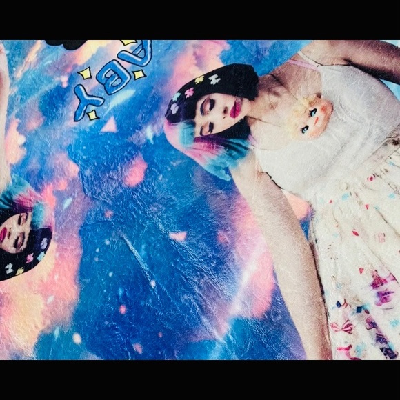 🟦✨Melanie Martinez in Crybaby Space✨ 🪐Throw Blanket - Picture 4 of 8